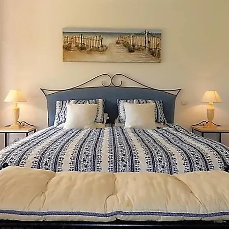 Sleeps 6 With Pool And Air Con *