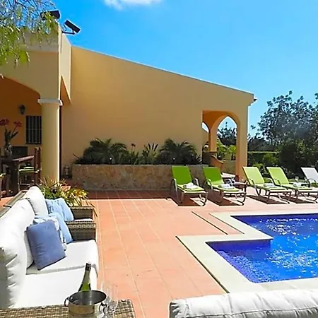 Sleeps 6 With Pool And Air Con Villa Benfarras