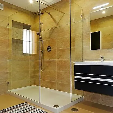 Sleeps 6 With Pool And Air Con * Benfarras